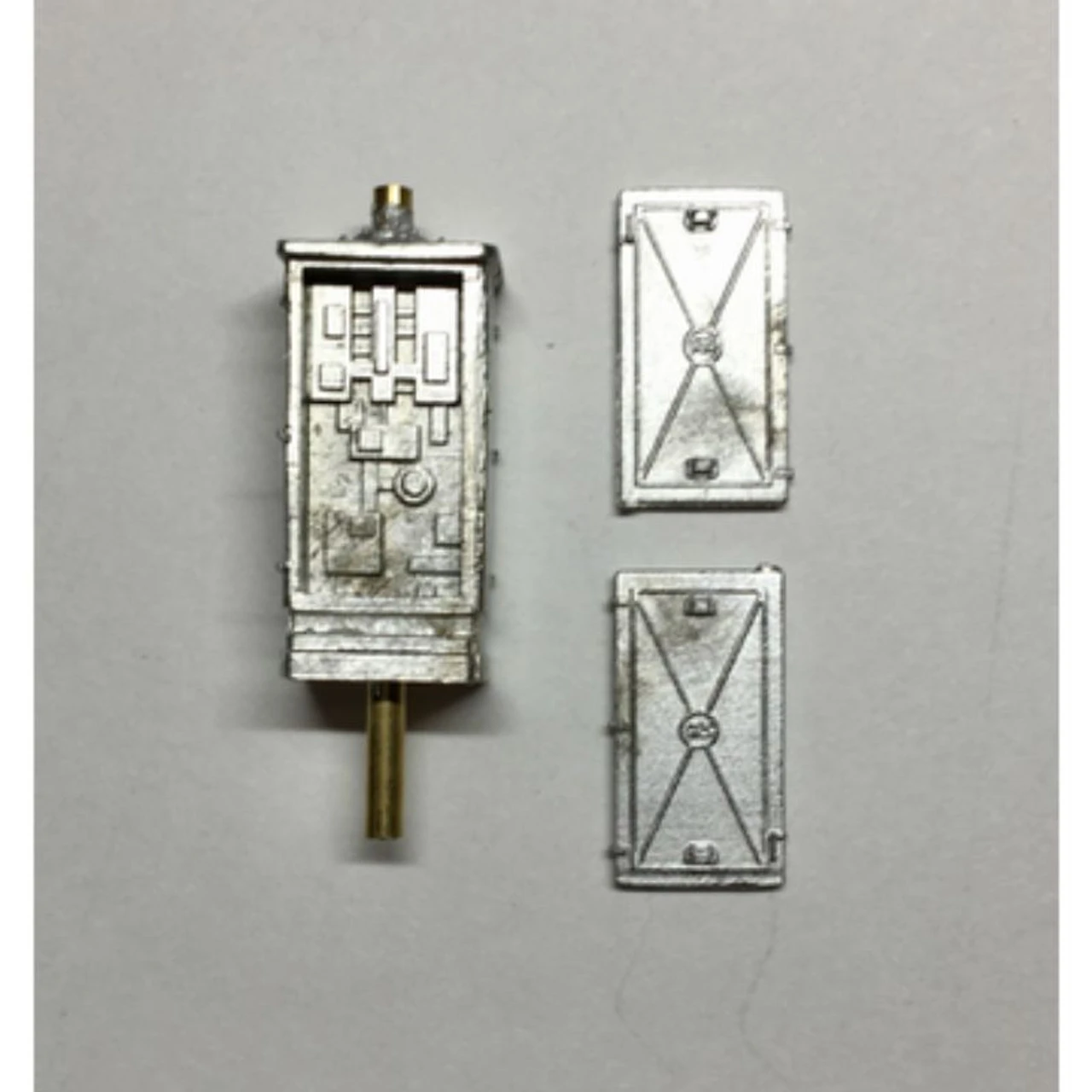 Showcase Miniatures 2342 - GRS Cabinet Mount Searchlight Signal - HO Scale Kit